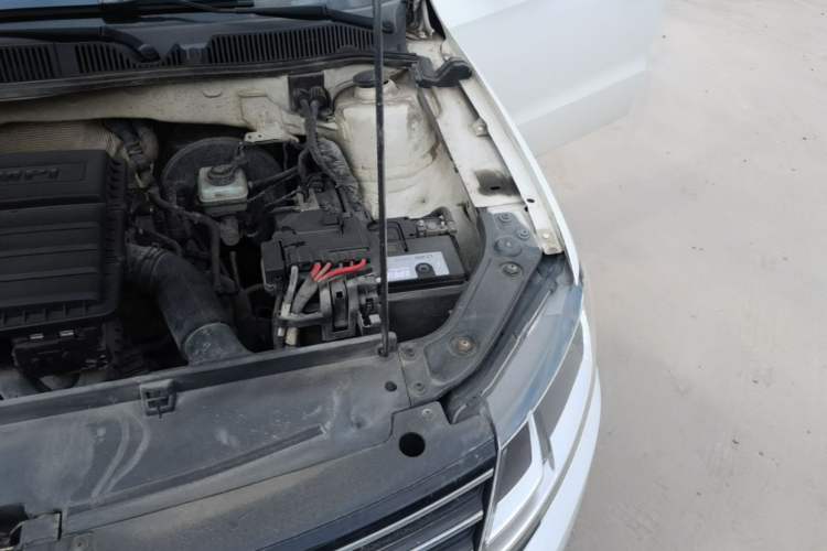 Used Volkswagen Lavida 2015 1.6L Manual Comfort Edition Engine Bay Left