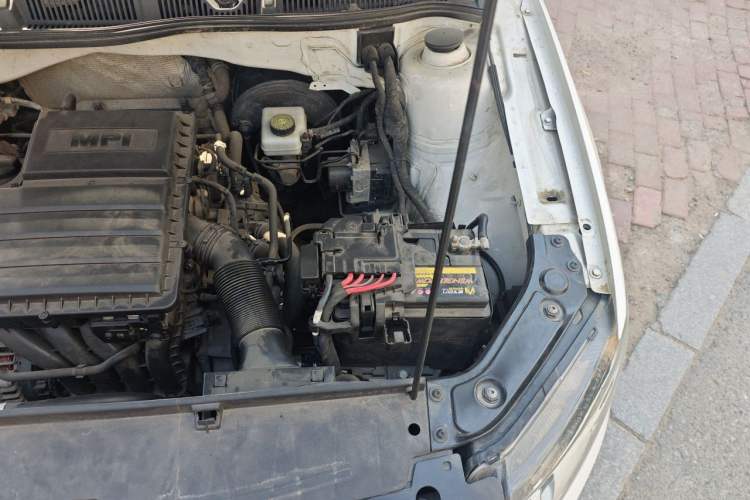 Used Volkswagen Lavida 2015 1.6L Manual Fashion Edition Engine Bay Left