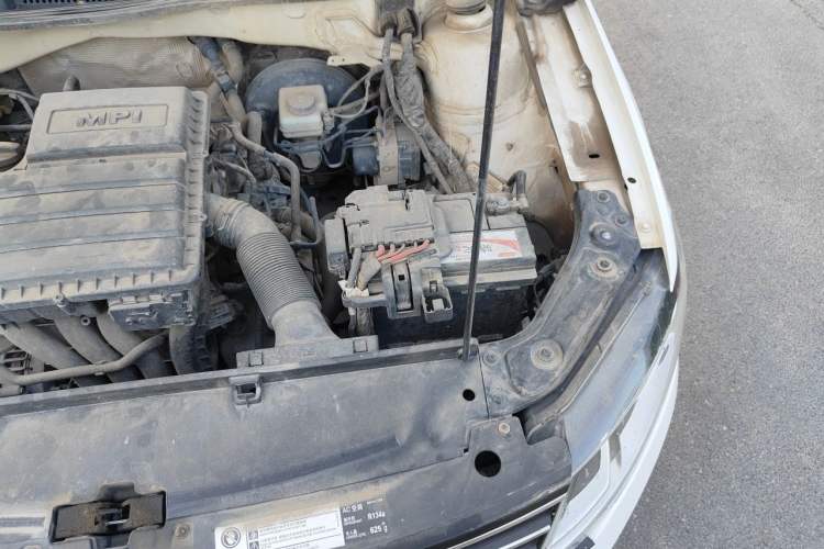 Used Volkswagen Lavida 2015 1.6L Manual Comfort Edition Engine Bay Left