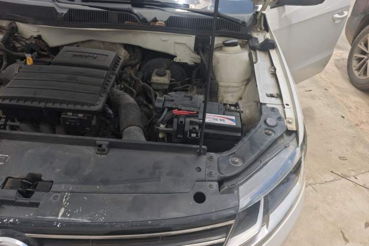 Used Volkswagen Lavida 2015 1.6L Automatic Comfort Edition Engine Bay Left