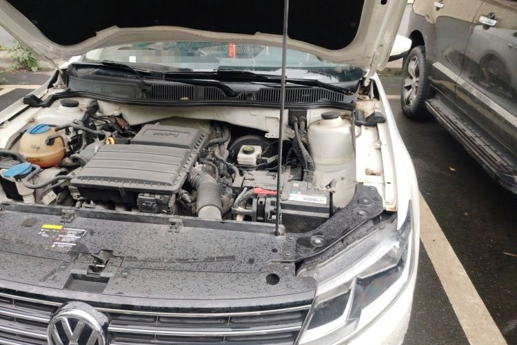 Used Volkswagen Lavida 2015 1.6L Automatic Comfort Edition Engine Bay Left