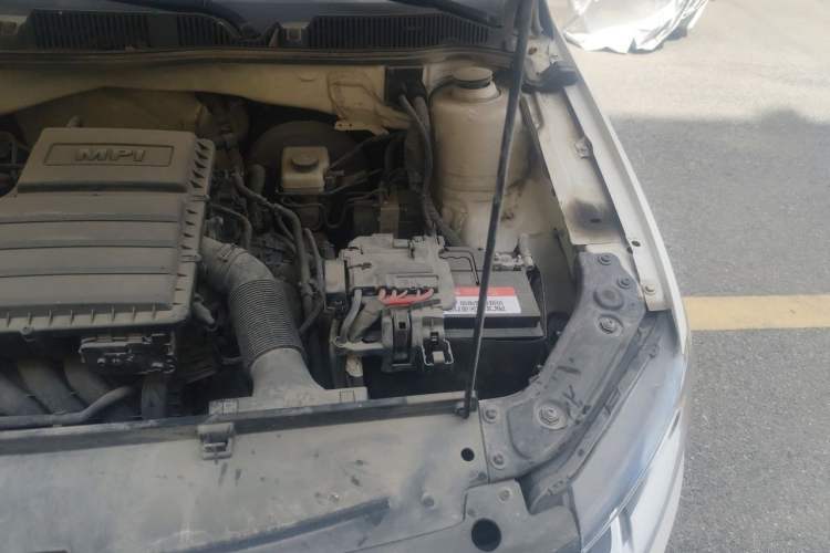 Used Volkswagen Lavida 2015 1.6L Automatic Fashion Edition Engine Bay Left