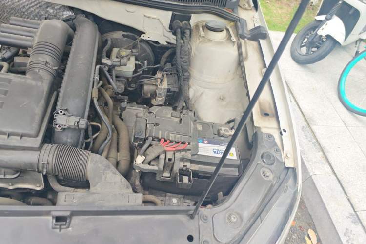 Used Volkswagen Lavida 2015 230TSI DSG Comfort Edition Engine Bay Left