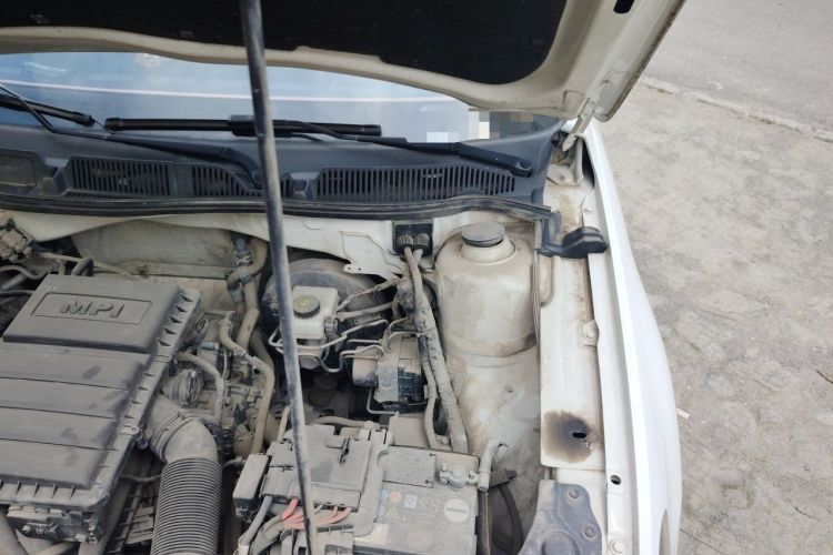 Used Volkswagen Lavida 2015 1.6L Manual Comfort Edition Engine Bay Left