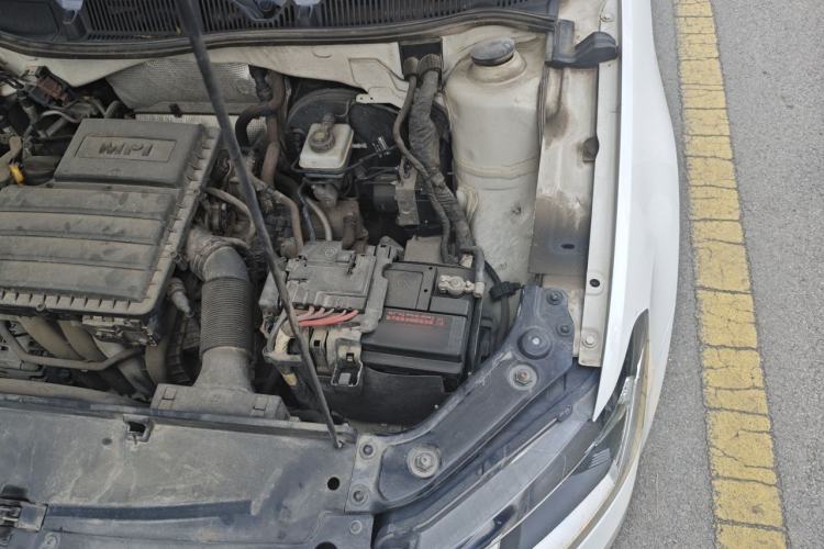 Used Volkswagen Lavida 2015 1.6L Automatic Comfort Edition Engine Bay Left