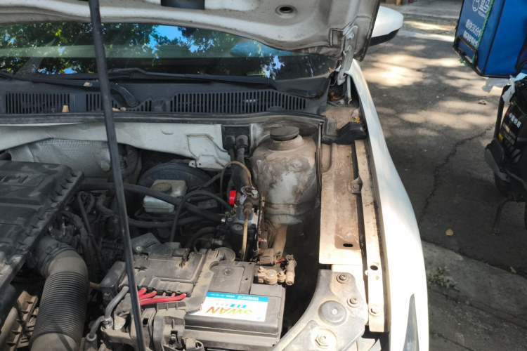 Used Volkswagen Lavida 2015 1.6L Manual Fashion Edition Engine Bay Left