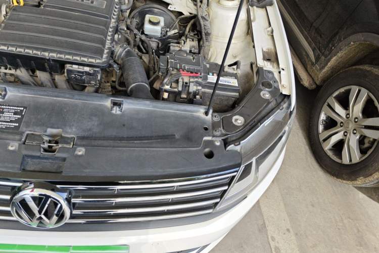 Used Volkswagen Lavida 2015 1.6L Automatic Comfort Edition Engine Bay Left
