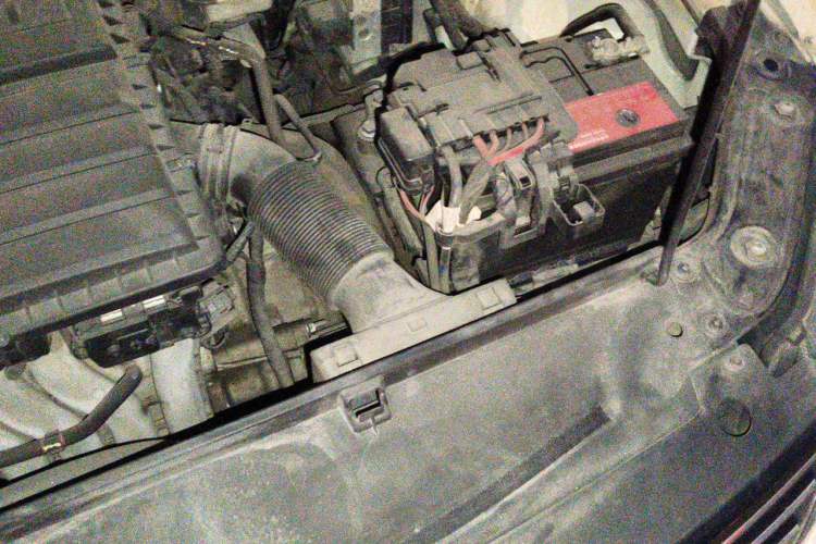 Used Volkswagen Lavida 2015 1.6L Manual Fashion Edition Engine Bay Left