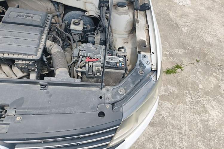 Used Volkswagen Lavida 2015 1.6L Automatic Comfort Edition Engine Bay Left