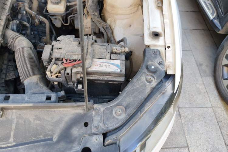 Used Volkswagen Lavida 2015 1.6L Manual Fashion Edition Engine Bay Left