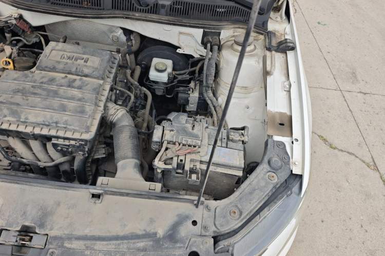 Used Volkswagen Lavida 2015 1.6L Manual Comfort Edition Engine Bay Left