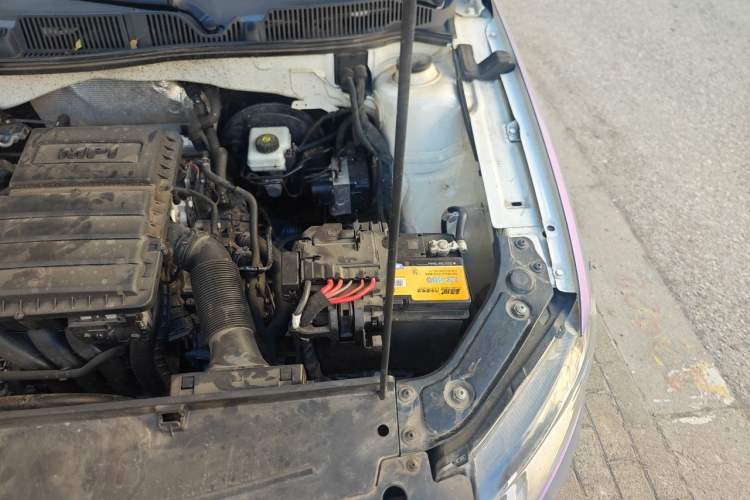 Used Volkswagen Lavida 2015 1.6L Manual Comfort Edition Engine Bay Left