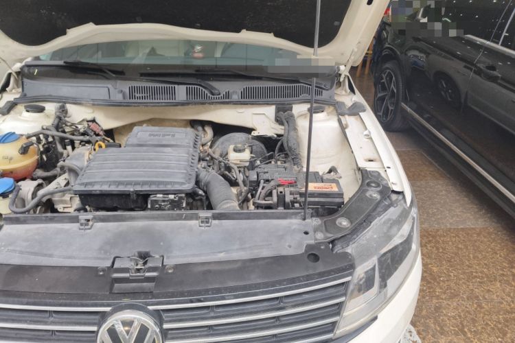 Used Volkswagen Lavida 2015 1.6L Automatic Fashion Edition Engine Bay Left