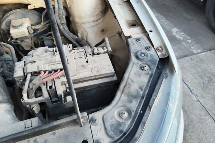 Used Volkswagen Lavida 2015 1.6L Manual Fashion Edition Engine Bay Left
