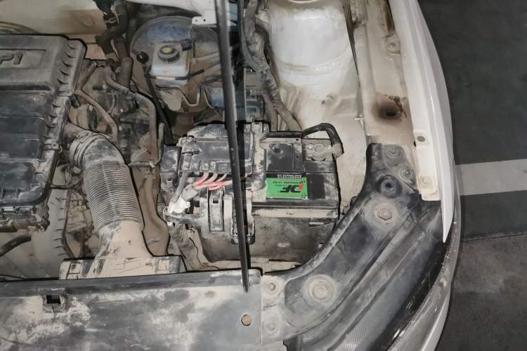 Used Volkswagen Lavida 2015 1.6L Manual Fashion Edition Engine Bay Left