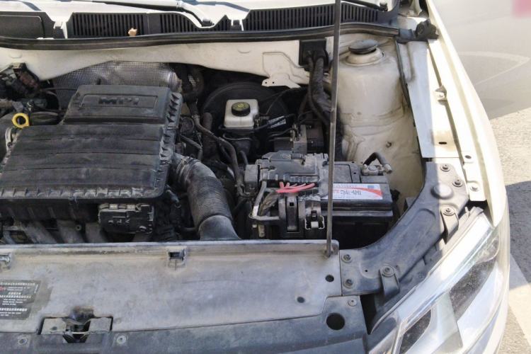Used Volkswagen Lavida 2015 1.6L Automatic Fashion Edition Engine Bay Left