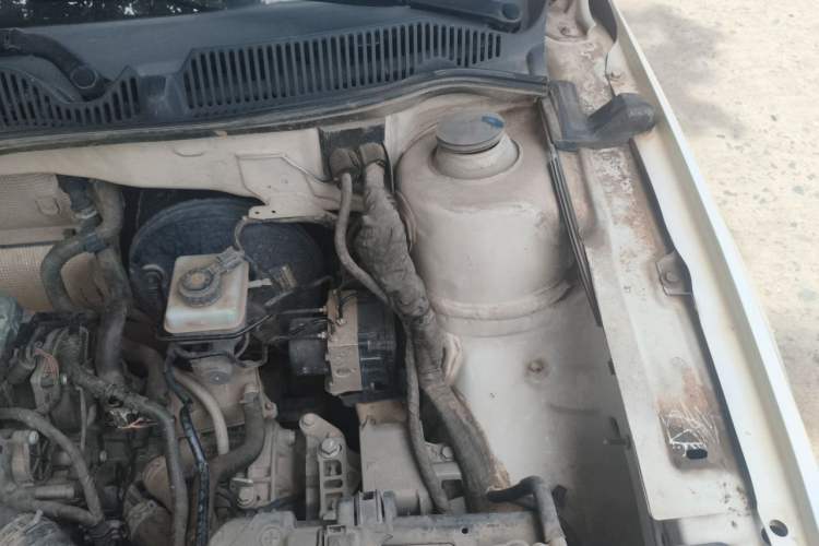 Used Volkswagen Lavida 2015 1.6L Automatic Comfort Edition Engine Bay Left