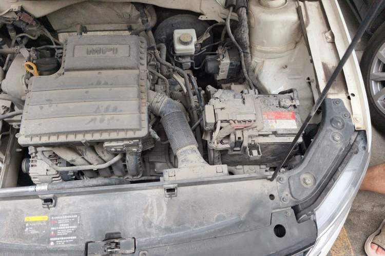 Used Volkswagen Lavida 2015 1.6L Automatic Comfort Edition Engine Bay Left