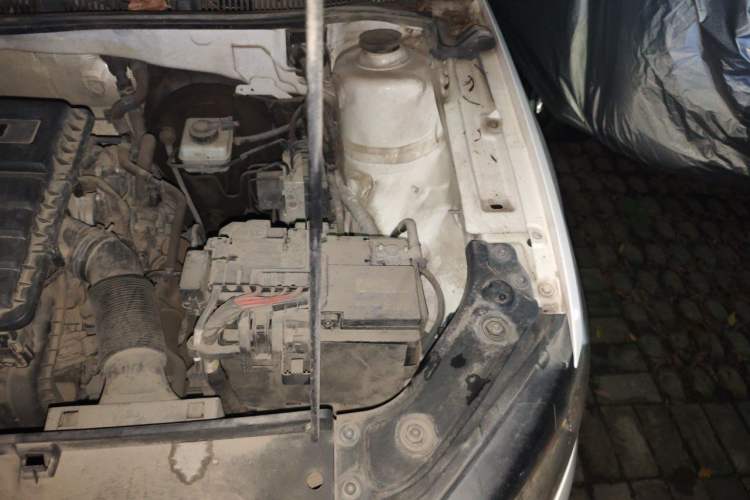 Used Volkswagen Lavida 2015 1.6L Manual Comfort Edition Engine Bay Left