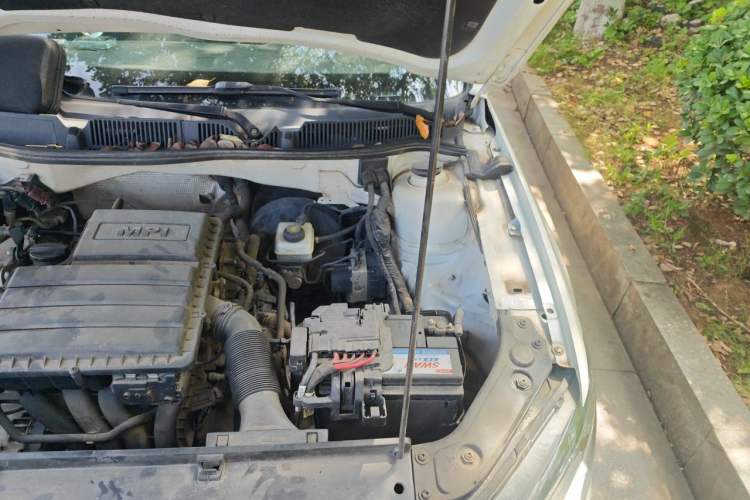 Used Volkswagen Lavida 2015 1.6L Manual Comfort Edition Engine Bay Left
