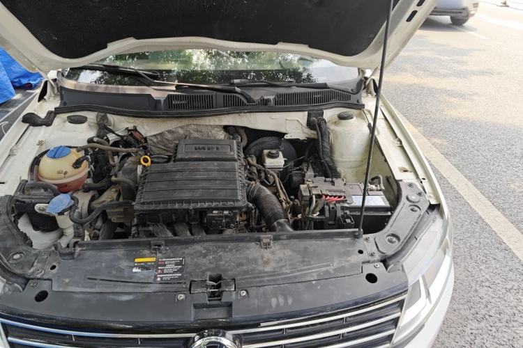 Used Volkswagen Lavida 2015 1.6L Automatic Comfort Edition Engine Bay Left