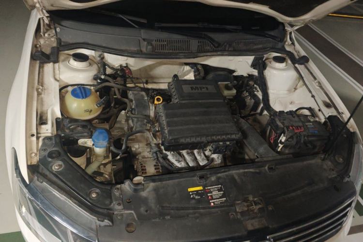 Used Volkswagen Lavida 2015 1.6L Manual Comfort Edition Engine Bay
