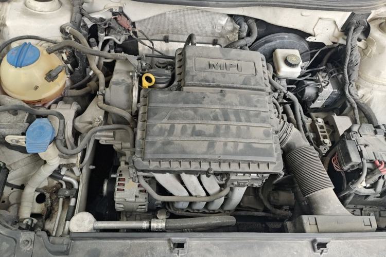 Used Volkswagen Lavida 2015 1.6L Automatic Comfort Edition Engine Bay
