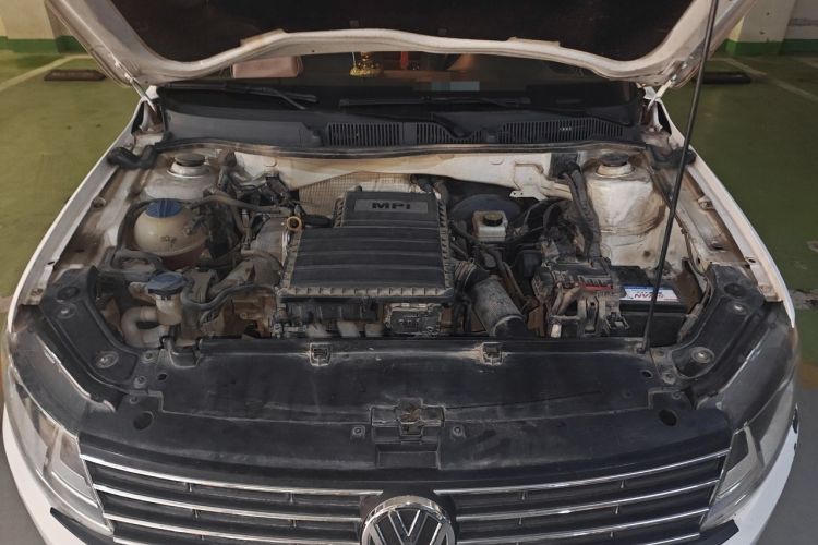 Used Volkswagen Lavida 2015 1.6L Automatic Comfort Edition Engine Bay
