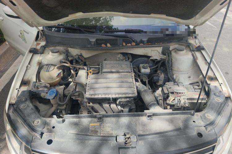 Used Volkswagen Lavida 2015 1.6L Manual Comfort Edition Engine Bay