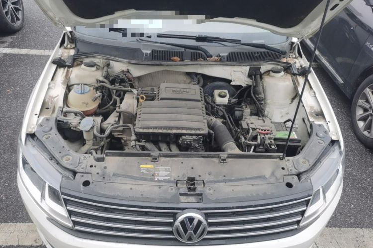 Used Volkswagen Lavida 2015 1.6L Automatic Fashion Edition Engine Bay