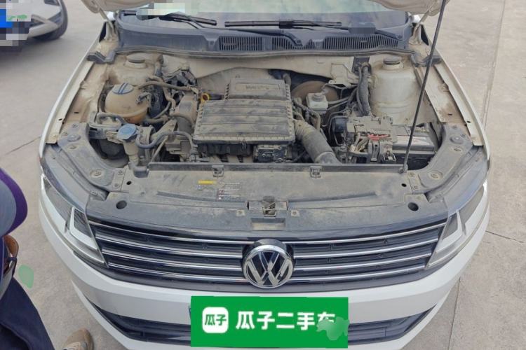 Used Volkswagen Lavida 2015 1.6L Manual Fashion Edition Engine Bay