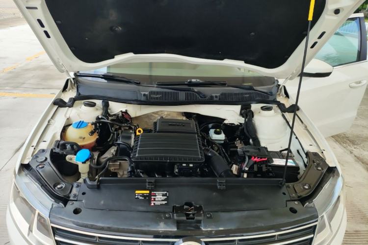 Used Volkswagen Lavida 2015 1.6L Automatic Comfort Edition Engine Bay