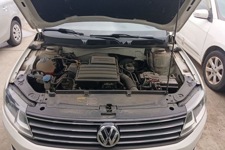 Used Volkswagen Lavida 2015 1.6L Automatic Fashion Edition Engine Bay