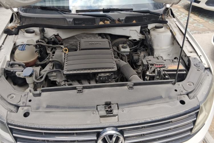 Used Volkswagen Lavida 2015 1.6L Manual Comfort Edition Engine Bay