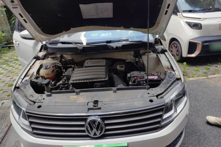 Used Volkswagen Lavida 2015 1.6L Manual Fashion Edition Engine Bay