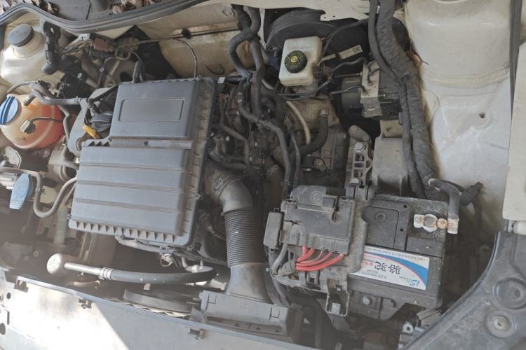 Used Volkswagen Lavida 2015 1.6L Automatic Comfort Edition Engine Bay