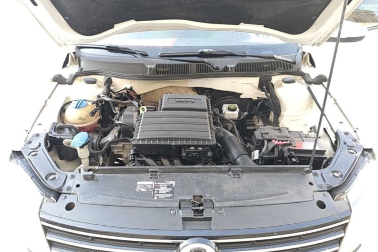 Used Volkswagen Lavida 2015 1.6L Automatic Fashion Edition Engine Bay