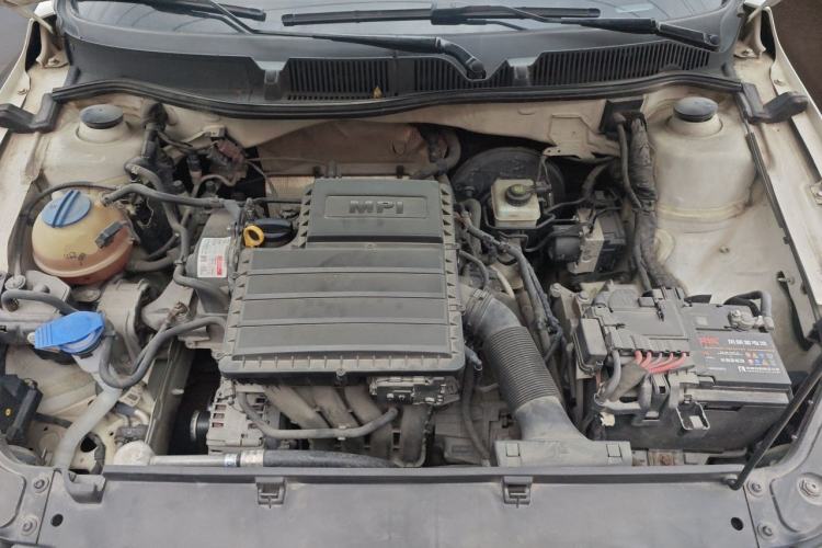 Used Volkswagen Lavida 2015 1.6L Automatic Comfort Edition Engine Bay