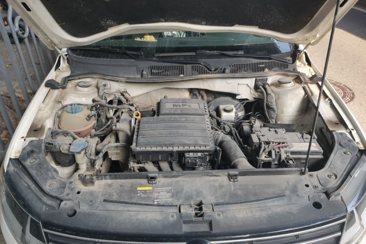 Used Volkswagen Lavida 2015 1.6L Automatic Fashion Edition Engine Bay