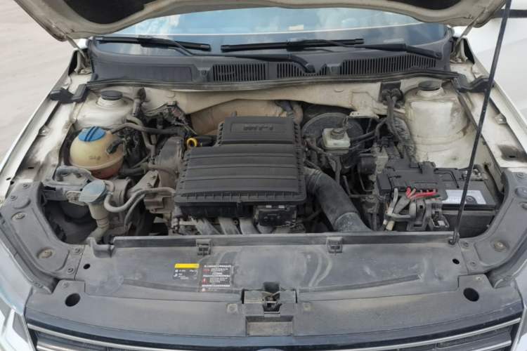 Used Volkswagen Lavida 2015 1.6L Manual Comfort Edition Engine Bay