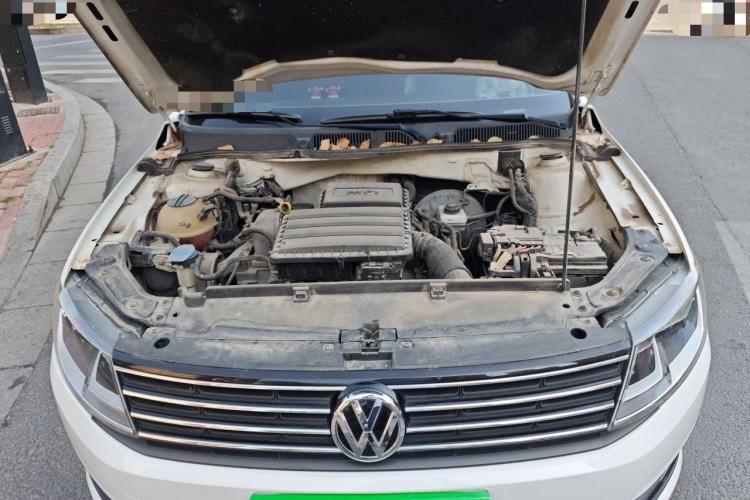 Used Volkswagen Lavida 2015 1.6L Manual Fashion Edition Engine Bay