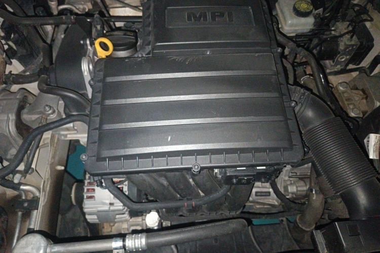 Used Volkswagen Lavida 2015 1.6L Automatic Comfort Edition Engine Bay