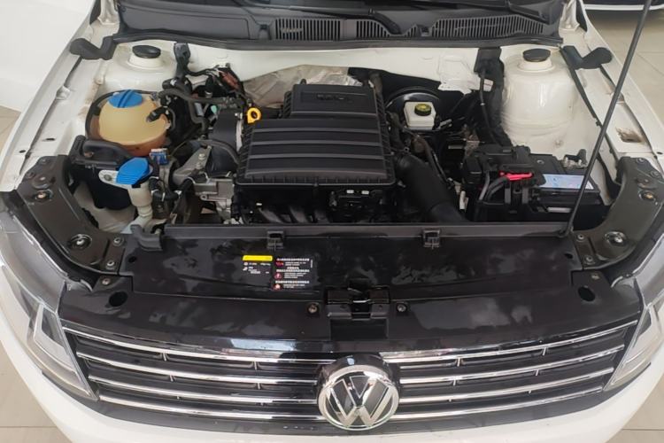 Used Volkswagen Lavida 2015 1.6L Automatic Comfort Edition Engine Bay