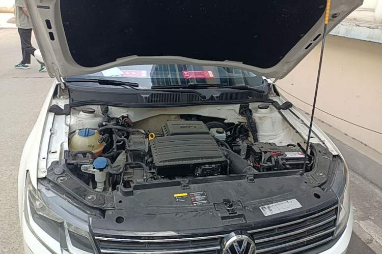 Used Volkswagen Lavida 2015 1.6L Automatic Fashion Edition Engine Bay