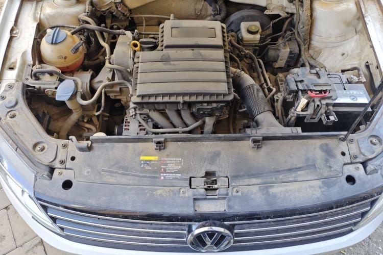 Used Volkswagen Lavida 2015 1.6L Automatic Fashion Edition Engine Bay