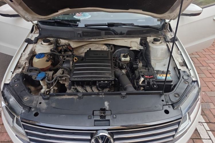 Used Volkswagen Lavida 2015 1.6L Automatic Fashion Edition Engine Bay