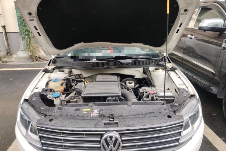 Used Volkswagen Lavida 2015 1.6L Automatic Comfort Edition Engine Bay
