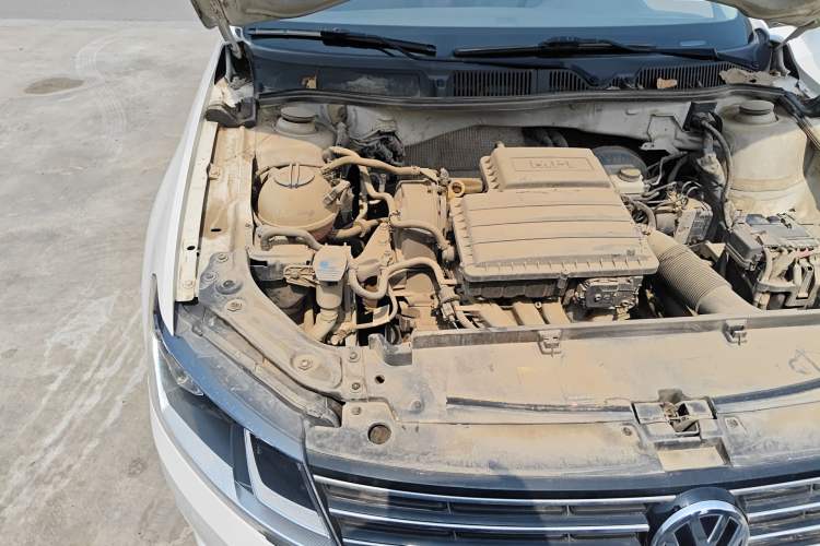 Used Volkswagen Lavida 2015 1.6L Manual Comfort Edition Engine Bay Right