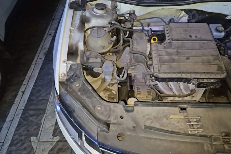 Used Volkswagen Lavida 2015 1.6L Manual Fashion Edition Engine Bay Right