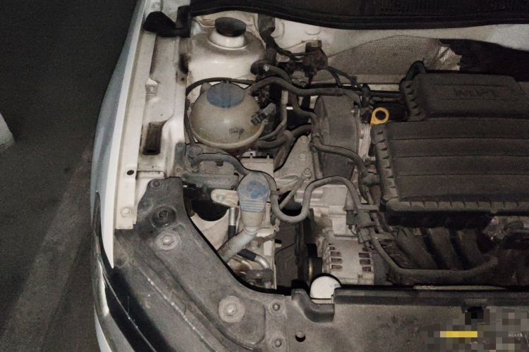 Used Volkswagen Lavida 2015 1.6L Manual Comfort Edition Engine Bay Right